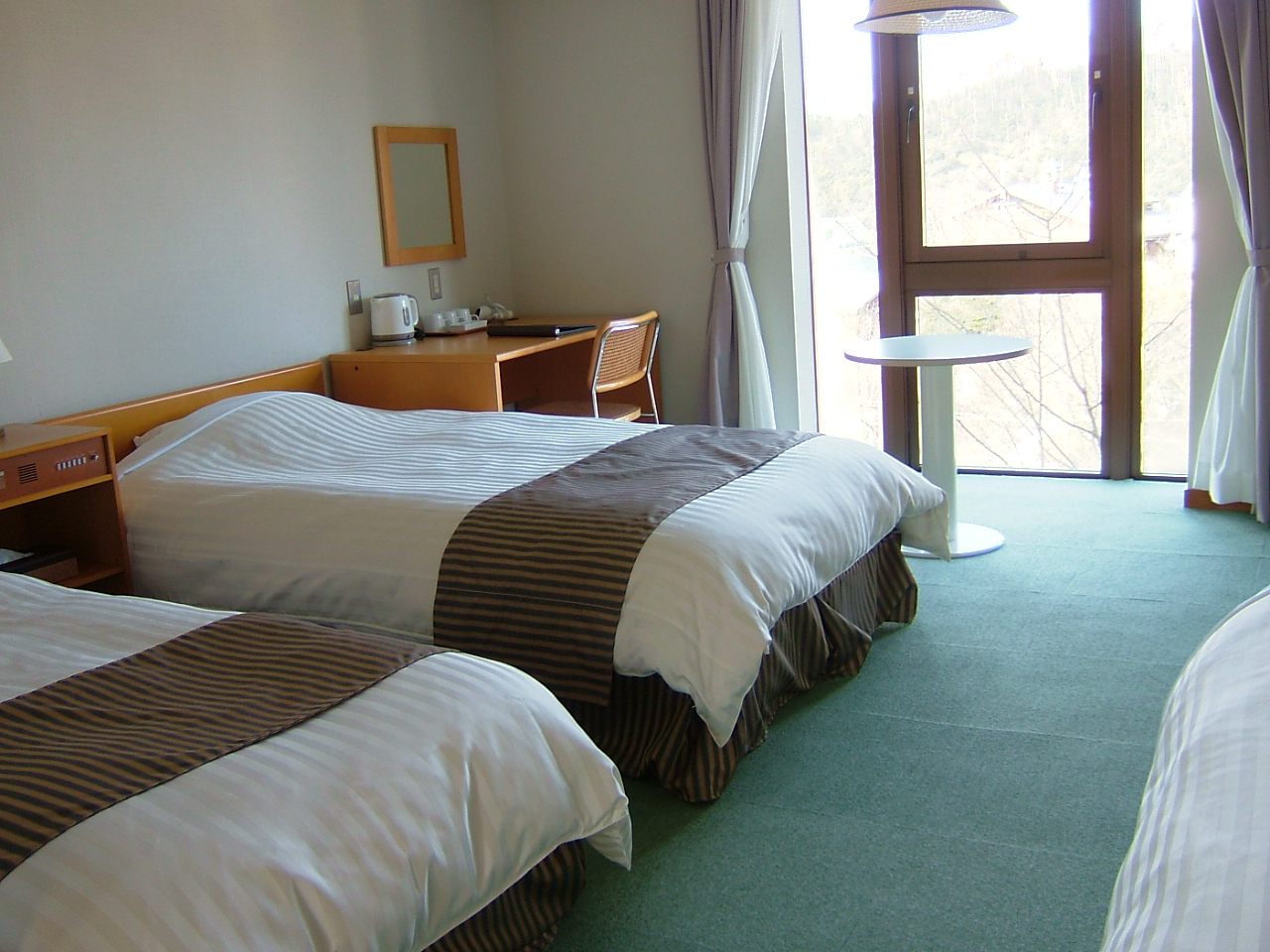 �t�@�~���[�C����R�Z�J���h�z�e��